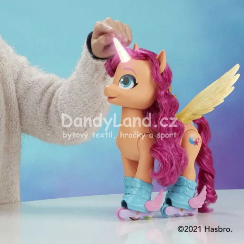 HASBRO My Little Pony Sunny na bruslích zpívá a bruslí na bateri